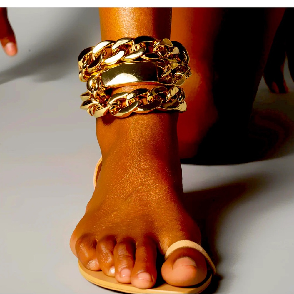 GOLD CHAIN FLAT SANDAL
TAN

$598.00